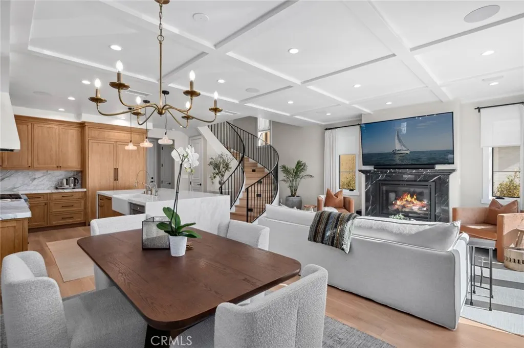318 Coronado Street, Newport Beach, California 92661 home-pic-2