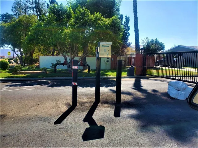 COMMUNITY GATE