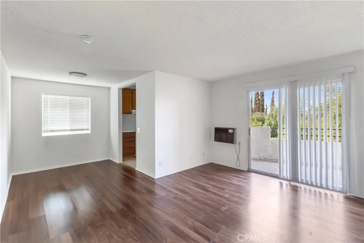 3945 N Virginia Road, Long Beach, California 90807