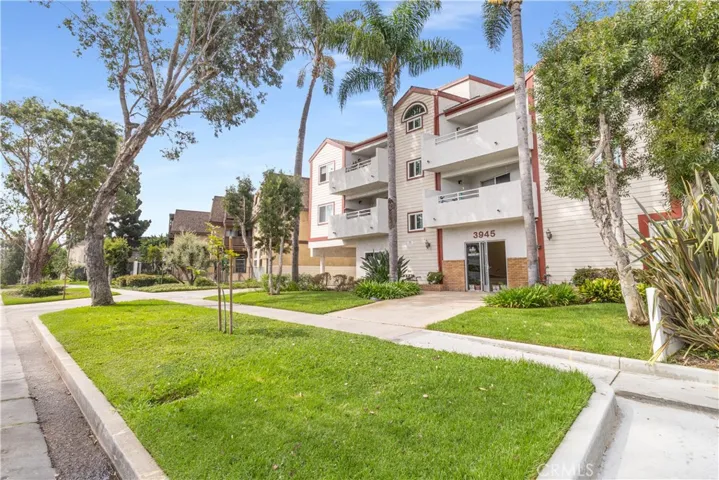 3945 N Virginia Road, Long Beach, California 90807