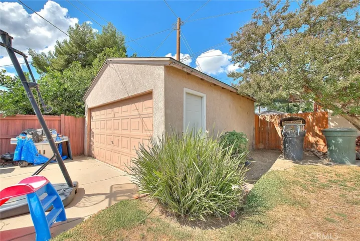 Detached Garage