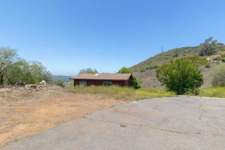 29556 Sierra Rojo Lane, Valley Center, California 92082