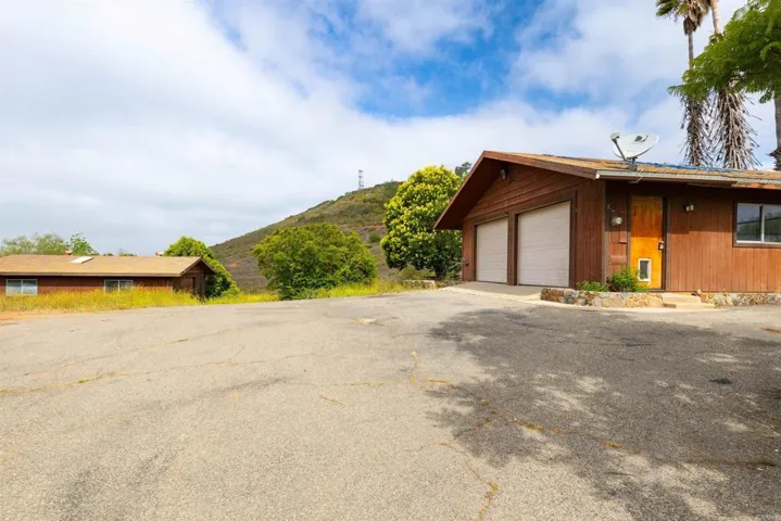 29556 Sierra Rojo Lane, Valley Center, California 92082