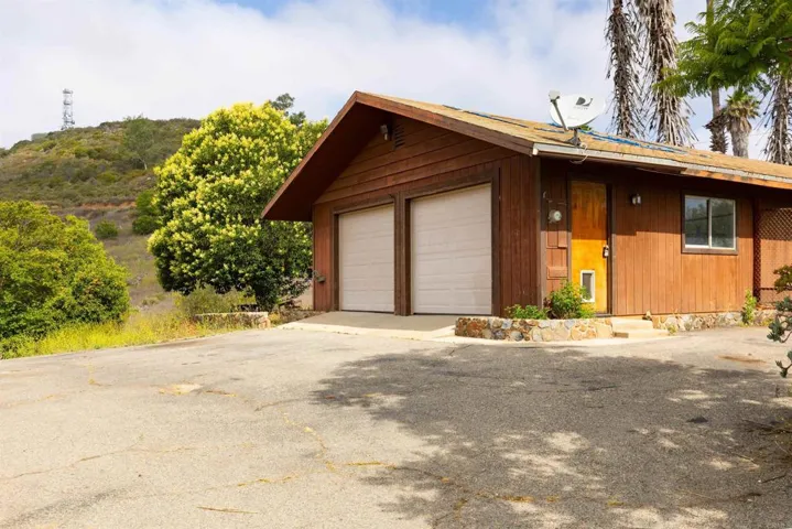 29556 Sierra Rojo Lane, Valley Center, California 92082