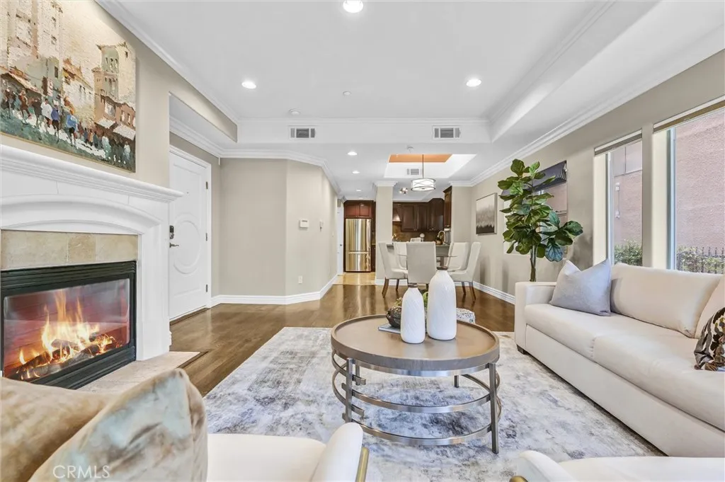 1741 S Bentley Avenue S 1, Los Angeles, California 90025 home-pic-1