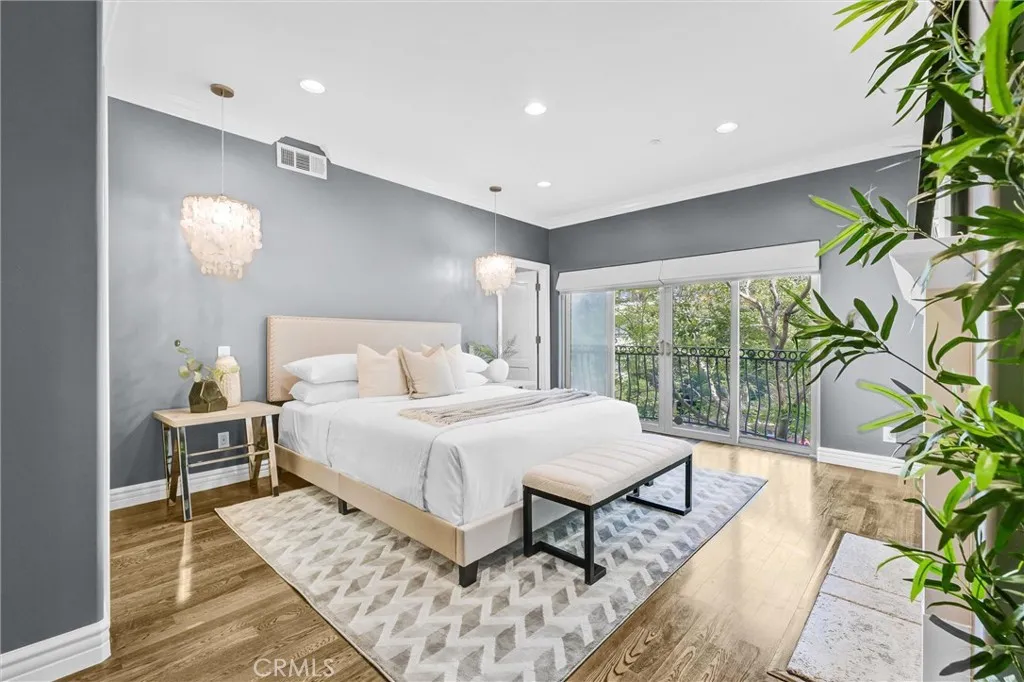 1741 S Bentley Avenue S 1, Los Angeles, California 90025 home-pic-16