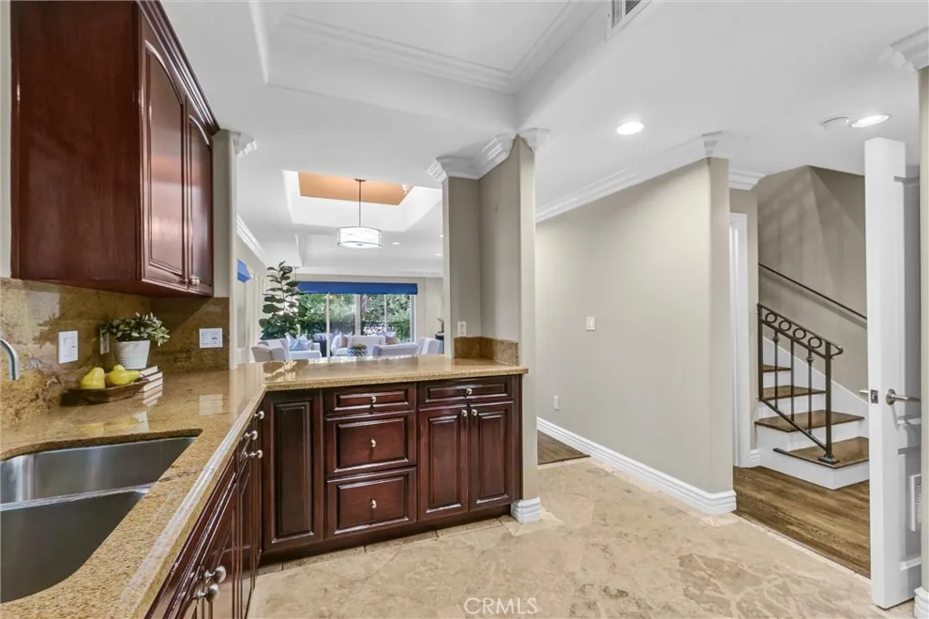 1741 S Bentley Avenue S 1, Los Angeles, California 90025 home-pic-10