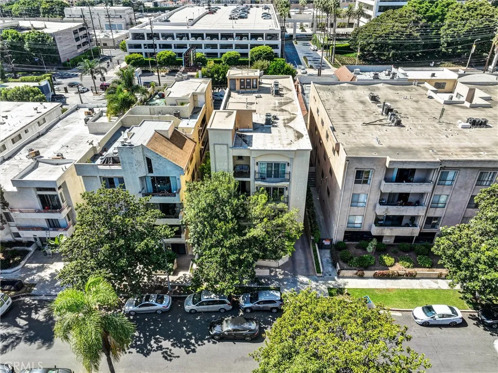 1741 S Bentley Avenue S 1, Los Angeles, California 90025 home-pic-34