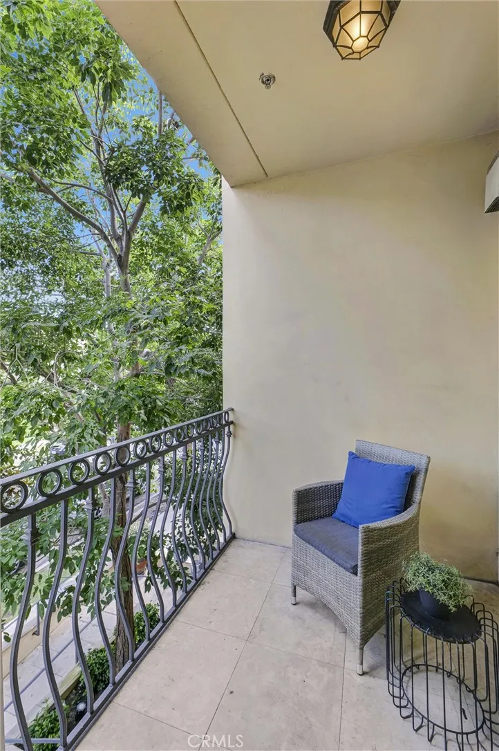 1741 S Bentley Avenue S 1, Los Angeles, California 90025 home-pic-26