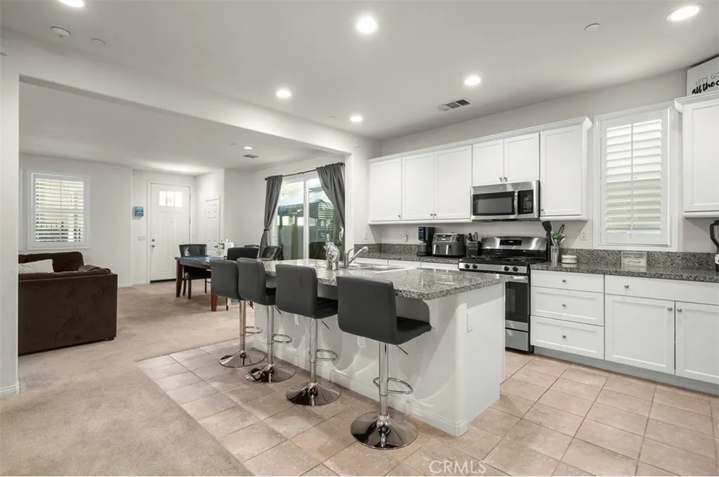 646 S Fillmore Avenue, Rialto, California 92376 home-pic-10
