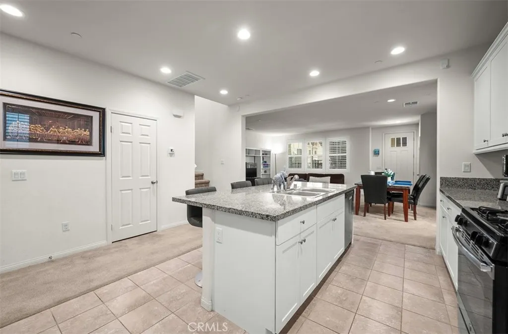 646 S Fillmore Avenue, Rialto, California 92376 home-pic-11