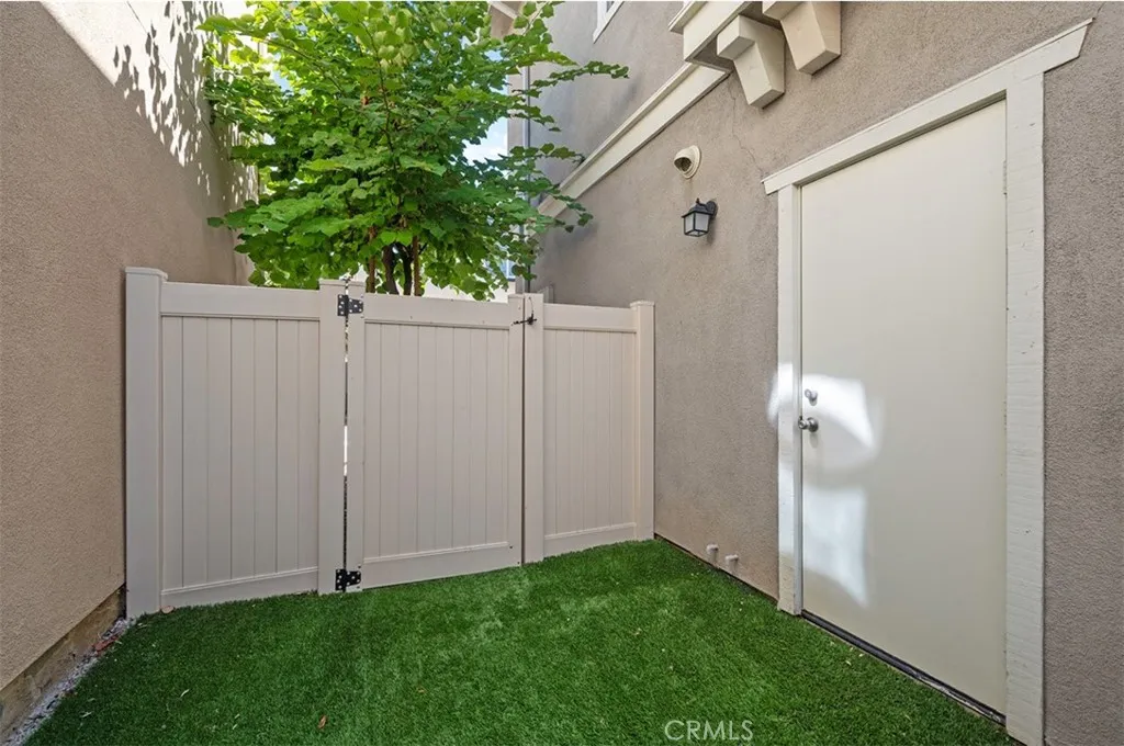 646 S Fillmore Avenue, Rialto, California 92376 home-pic-36