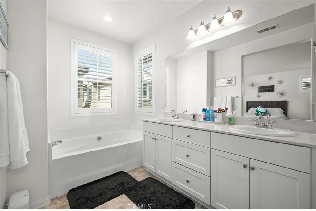 646 S Fillmore Avenue, Rialto, California 92376 home-pic-21