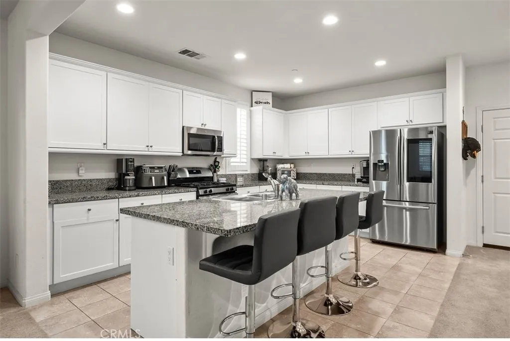 646 S Fillmore Avenue, Rialto, California 92376 home-pic-7