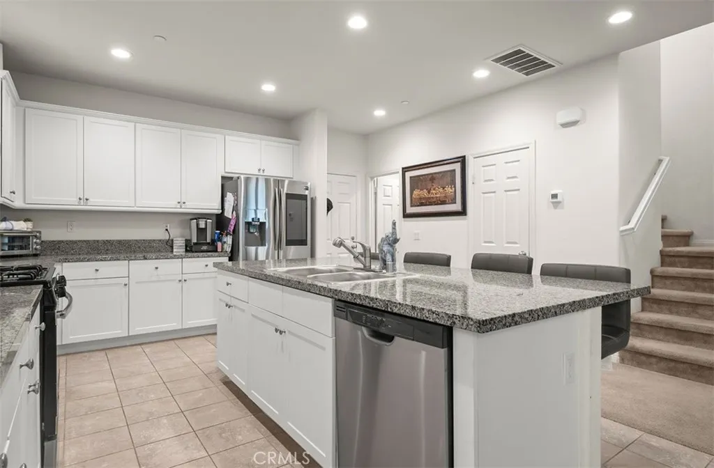 646 S Fillmore Avenue, Rialto, California 92376 home-pic-8