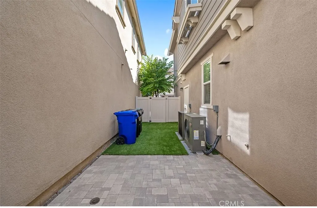 646 S Fillmore Avenue, Rialto, California 92376 home-pic-37