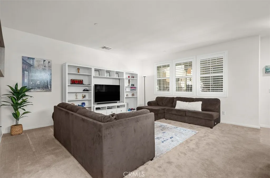 646 S Fillmore Avenue, Rialto, California 92376 home-pic-12