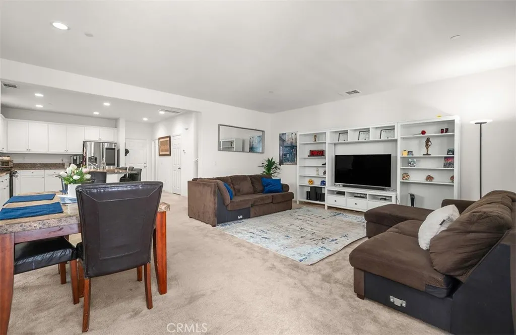 646 S Fillmore Avenue, Rialto, California 92376 home-pic-4