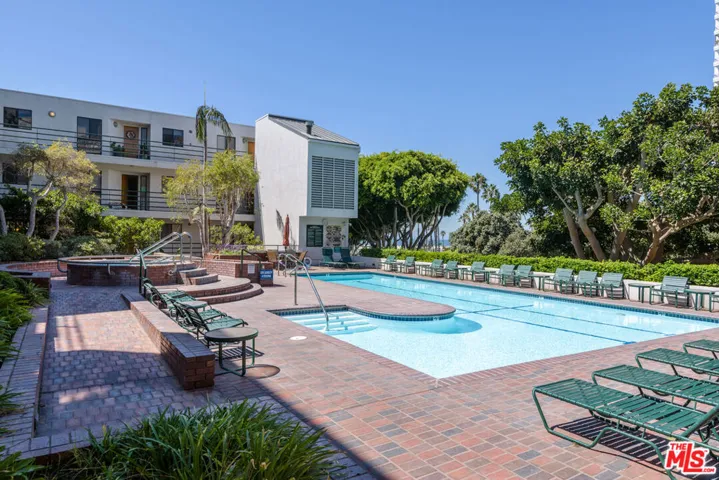 2960 Neilson Way 404, Santa Monica, California 90405