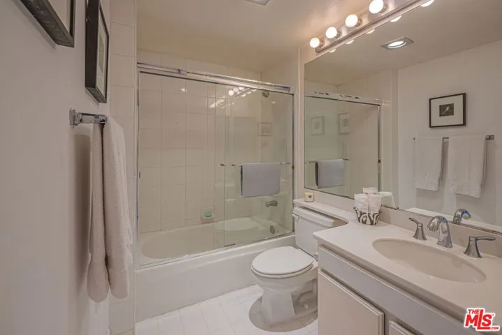 2960 Neilson Way 404, Santa Monica, California 90405