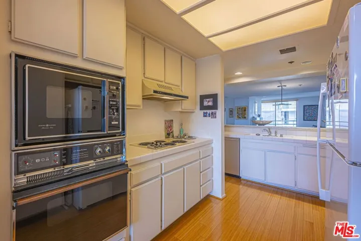 2960 Neilson Way 404, Santa Monica, California 90405