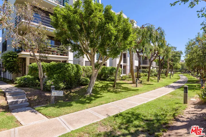 2960 Neilson Way 404, Santa Monica, California 90405