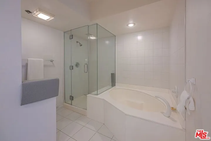 2960 Neilson Way 404, Santa Monica, California 90405