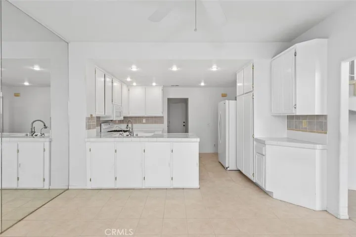 Looking towards the kitchen.