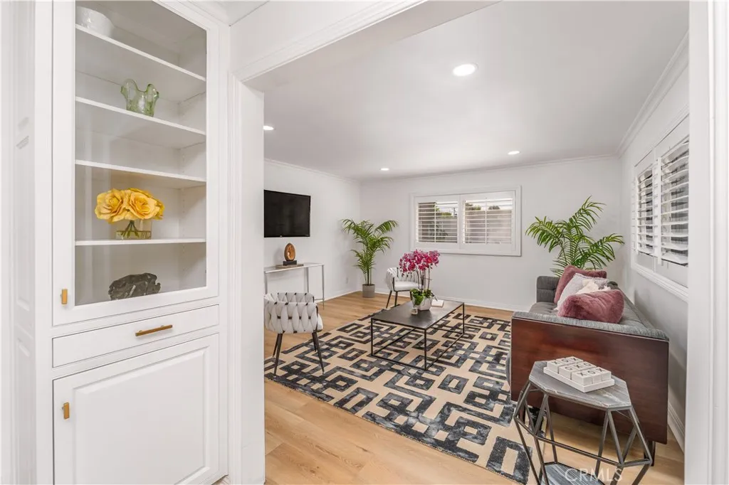 24244 Friar Street, Woodland Hills, California 91367 home-pic-18