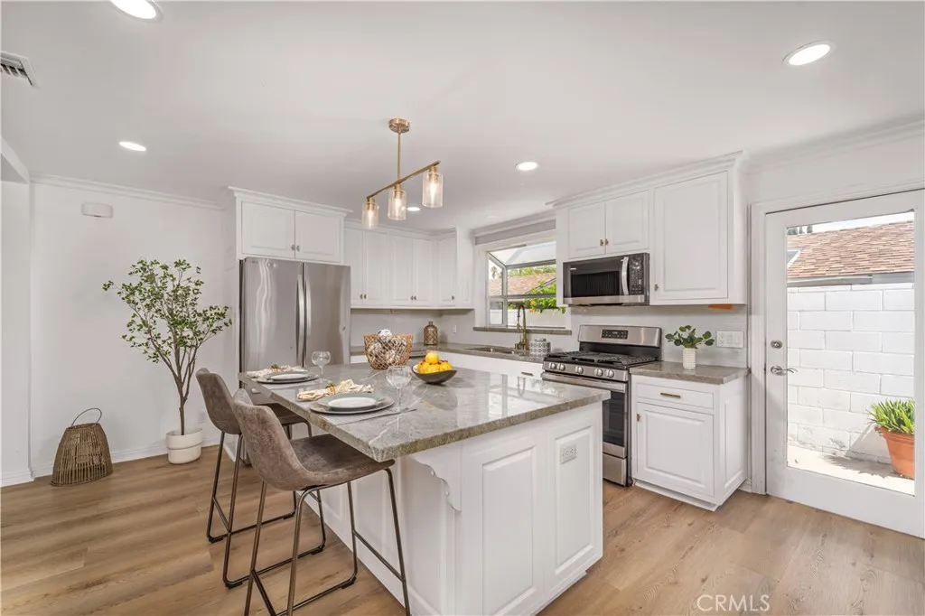 24244 Friar Street, Woodland Hills, California 91367 home-pic-11
