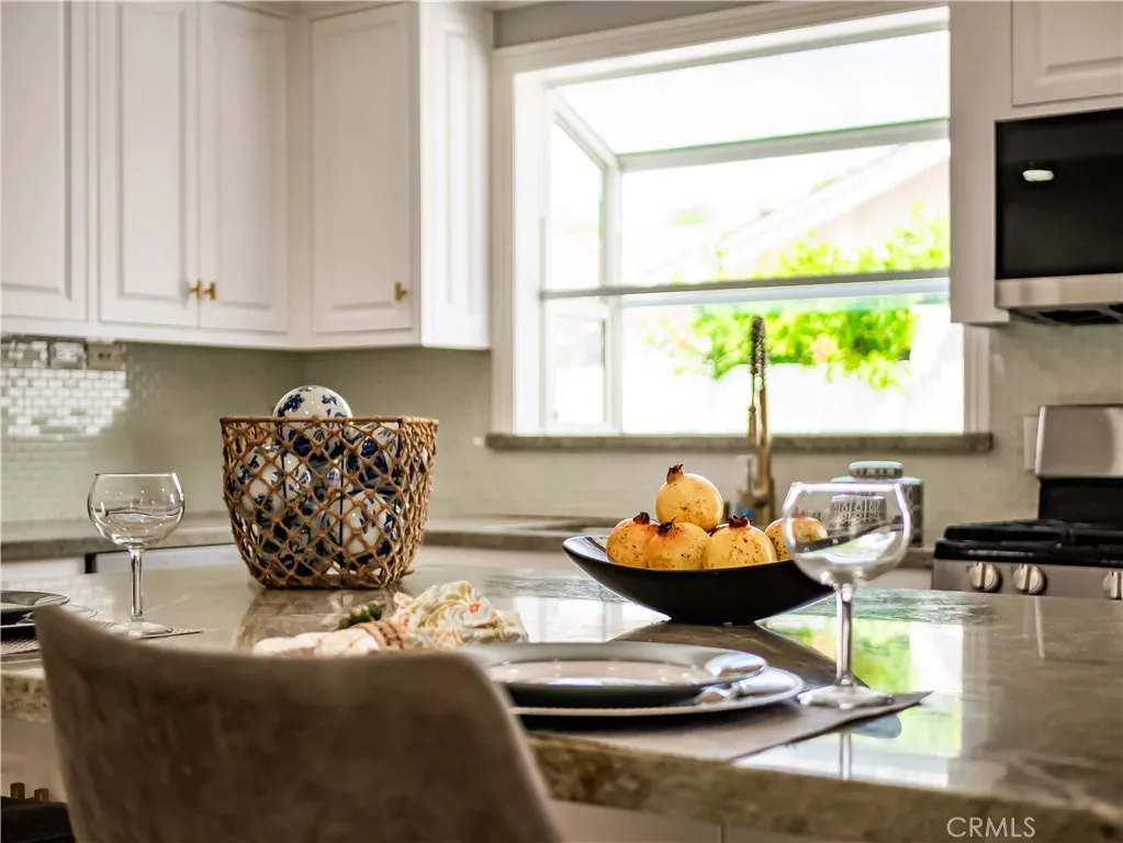24244 Friar Street, Woodland Hills, California 91367 home-pic-10