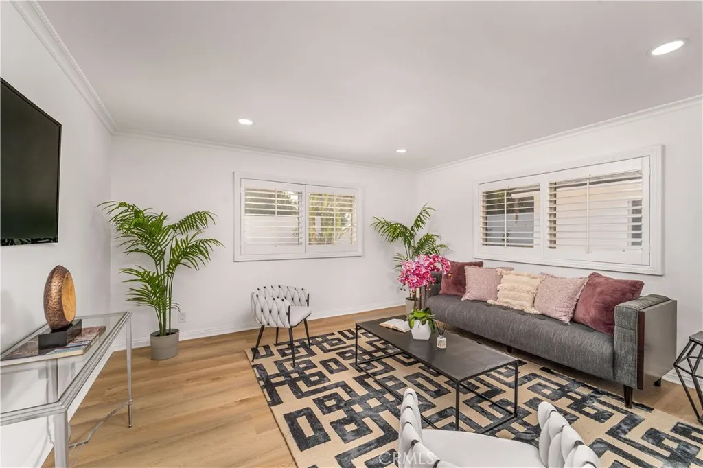 24244 Friar Street, Woodland Hills, California 91367 home-pic-20