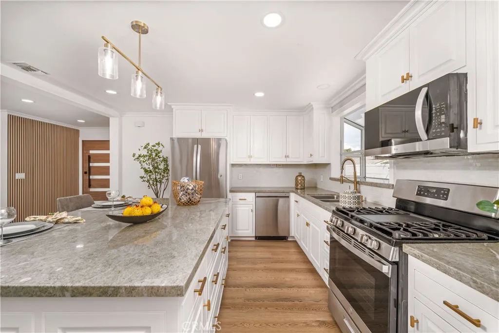 24244 Friar Street, Woodland Hills, California 91367 home-pic-12