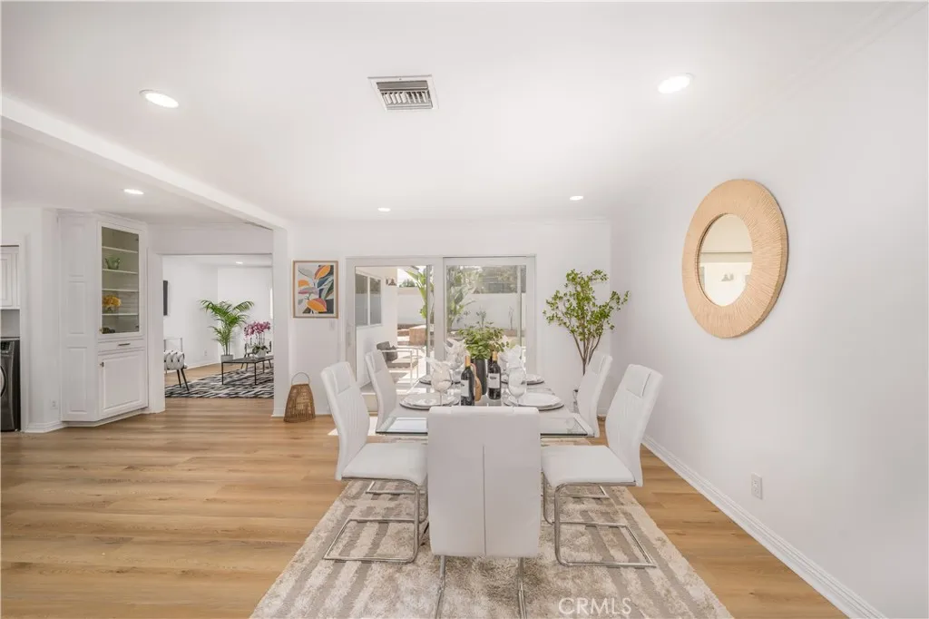 24244 Friar Street, Woodland Hills, California 91367 home-pic-2