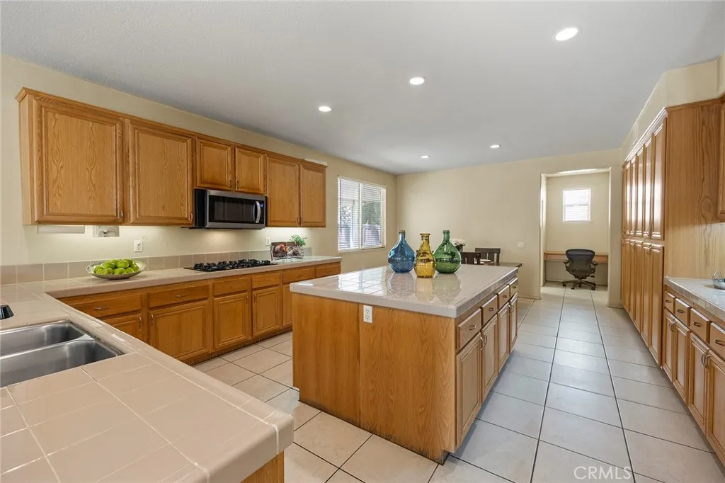 7381 Citrus Valley Avenue, Eastvale, California 92880 home-pic-10