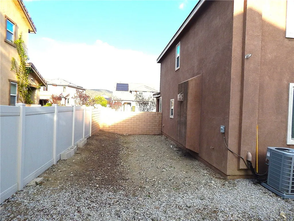 17692 Cornsilk Lane, San Bernardino, California 92407 home-pic-34