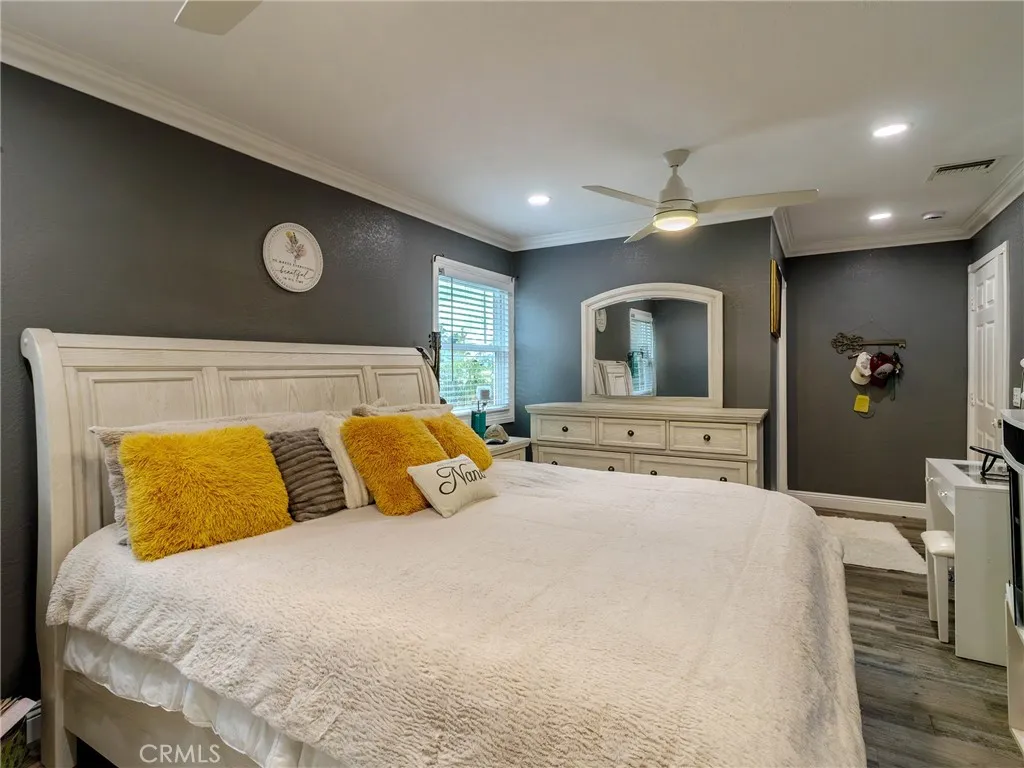 2517 W Merle, Anaheim, California 92804 home-pic-12