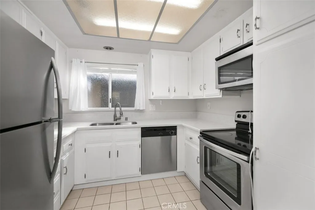 2405 Via Mariposa W 2g, Laguna Woods, California 92637 home-pic-12