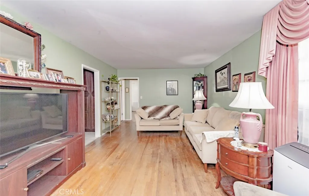 526 526 W Water Street, Anaheim, California 92805 home-pic-11