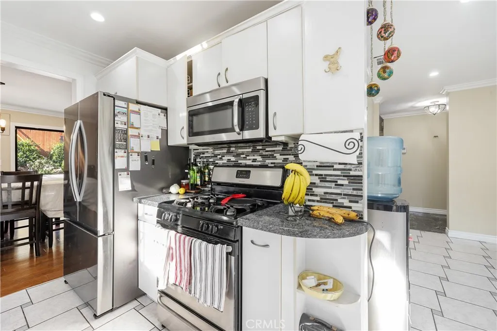 9691 Saluda Avenue, Tujunga, California 91042 home-pic-8
