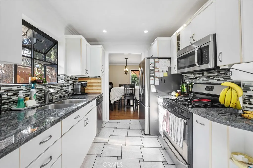 9691 Saluda Avenue, Tujunga, California 91042 home-pic-6