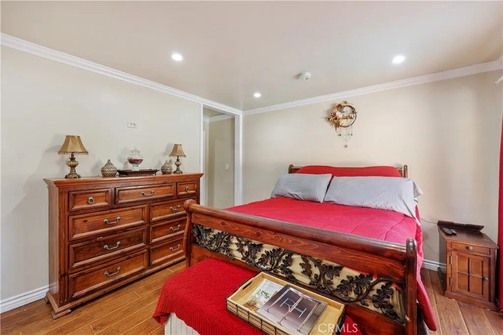 9691 Saluda Avenue, Tujunga, California 91042 home-pic-17