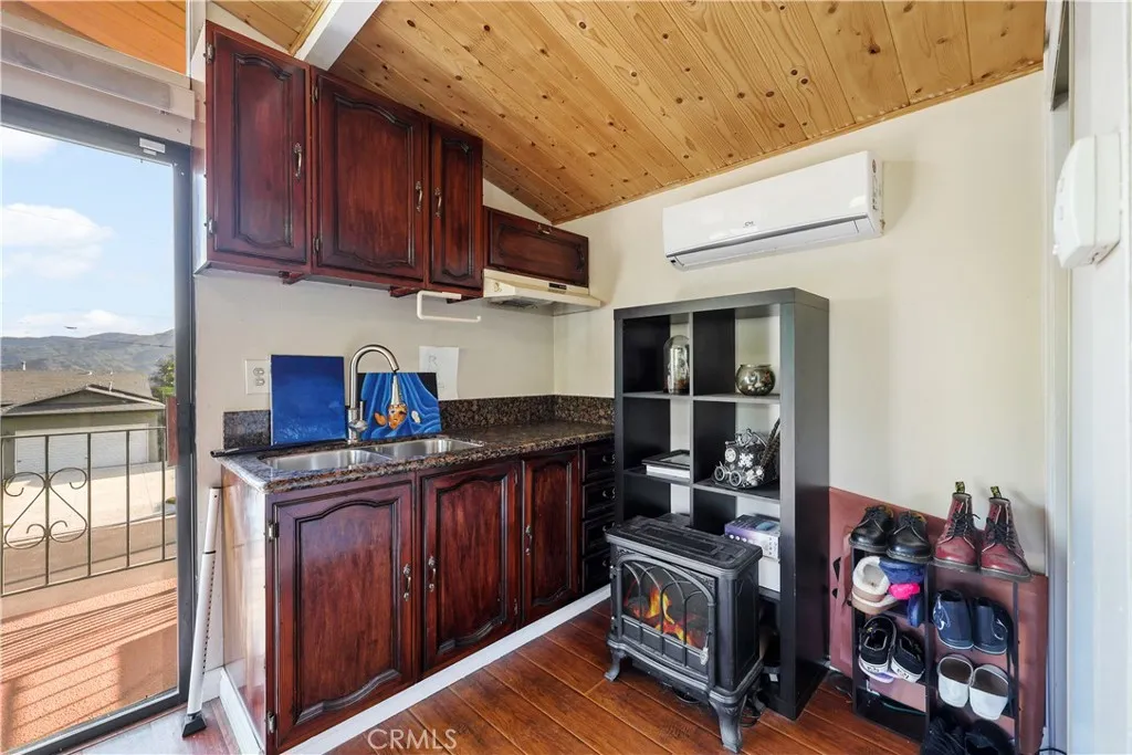 9691 Saluda Avenue, Tujunga, California 91042 home-pic-29