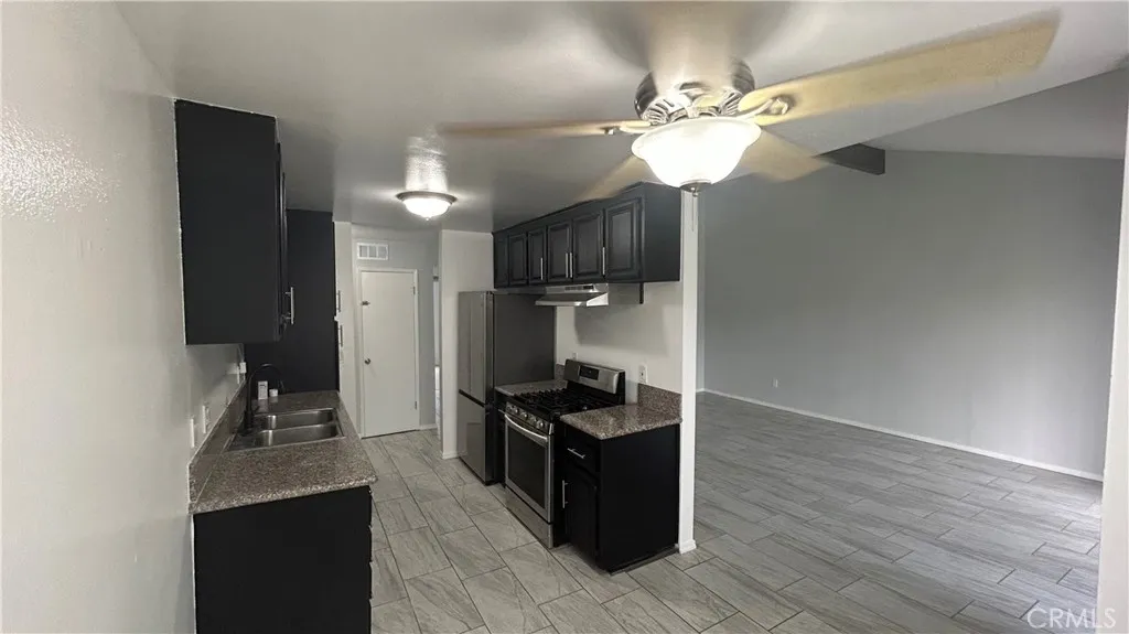 700 W La Veta M12, Orange, California 92868 home-pic-20