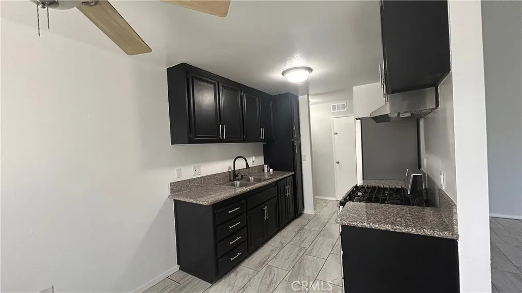 700 W La Veta M12, Orange, California 92868 home-pic-18