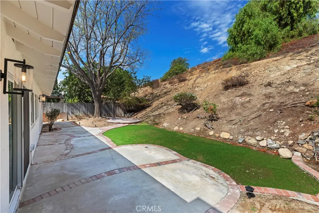 1507 Mariposa Drive, Corona, California 92879 home-pic-30
