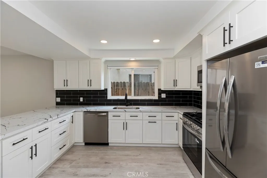 1507 Mariposa Drive, Corona, California 92879 home-pic-13