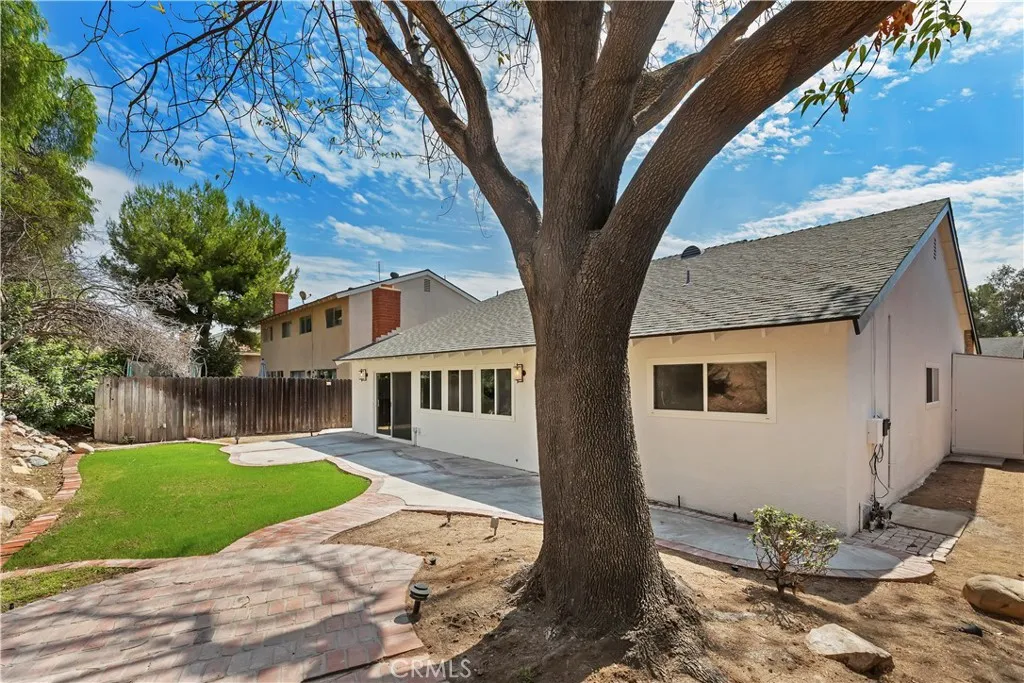 1507 Mariposa Drive, Corona, California 92879 home-pic-26