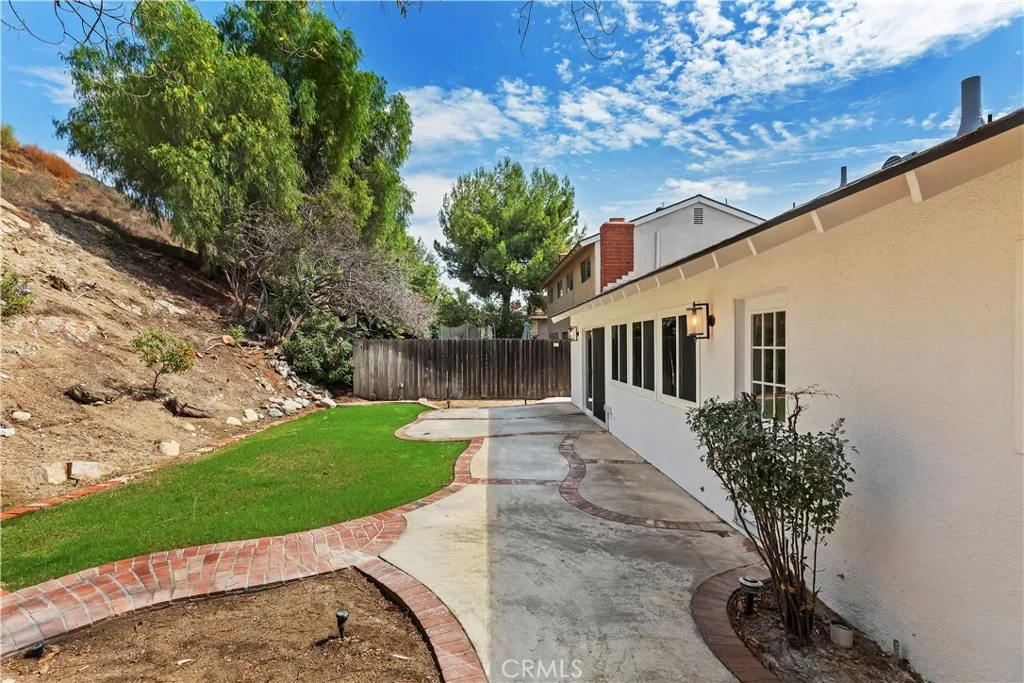 1507 Mariposa Drive, Corona, California 92879 home-pic-31