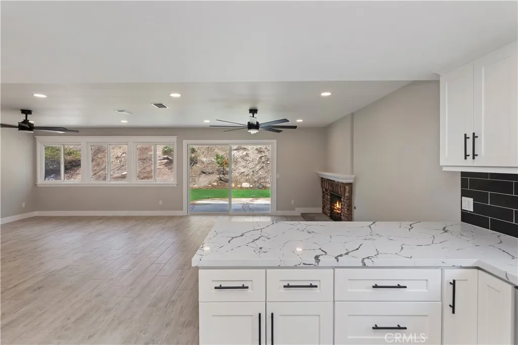 1507 Mariposa Drive, Corona, California 92879 home-pic-9